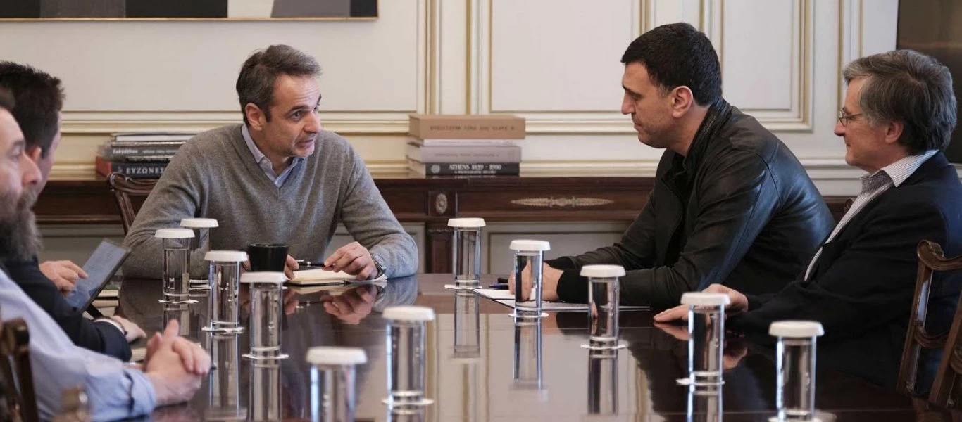 Η κυβέρνηση ετοιμάζει «ανασχηματισμό» της επιτροπής των λοιμωξιολόγων: «Ή συμφωνείτε μαζί μας για το lockdown ή τέλος»